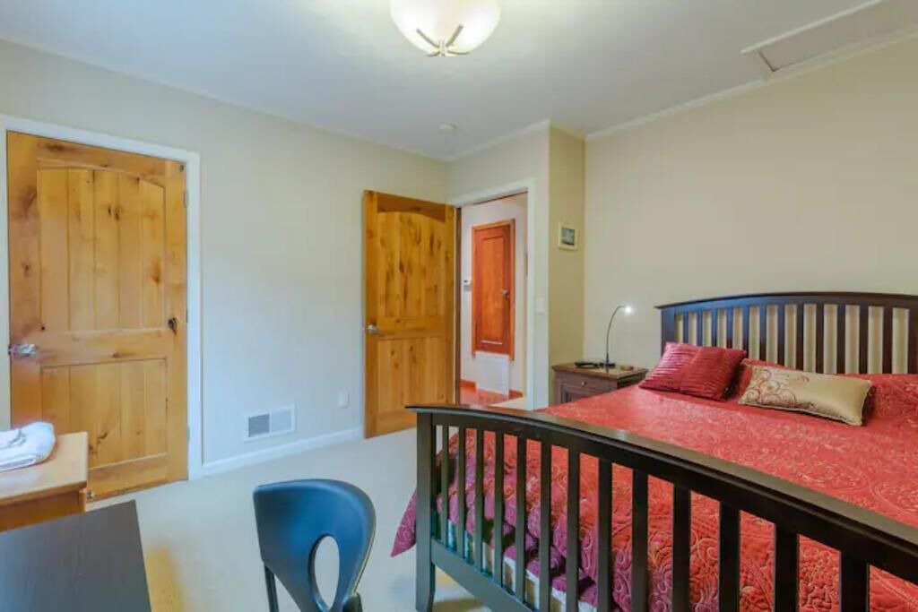 Photo of Bedroom in Burlingame