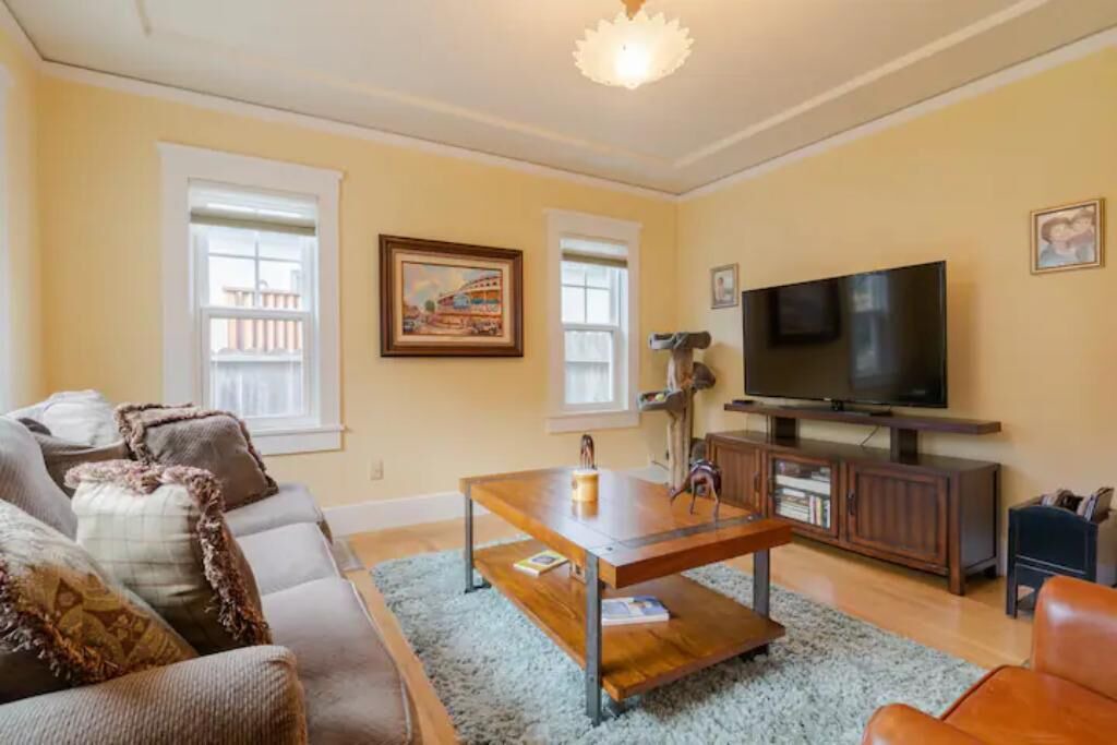 Photo of Livingroom in Burlingame