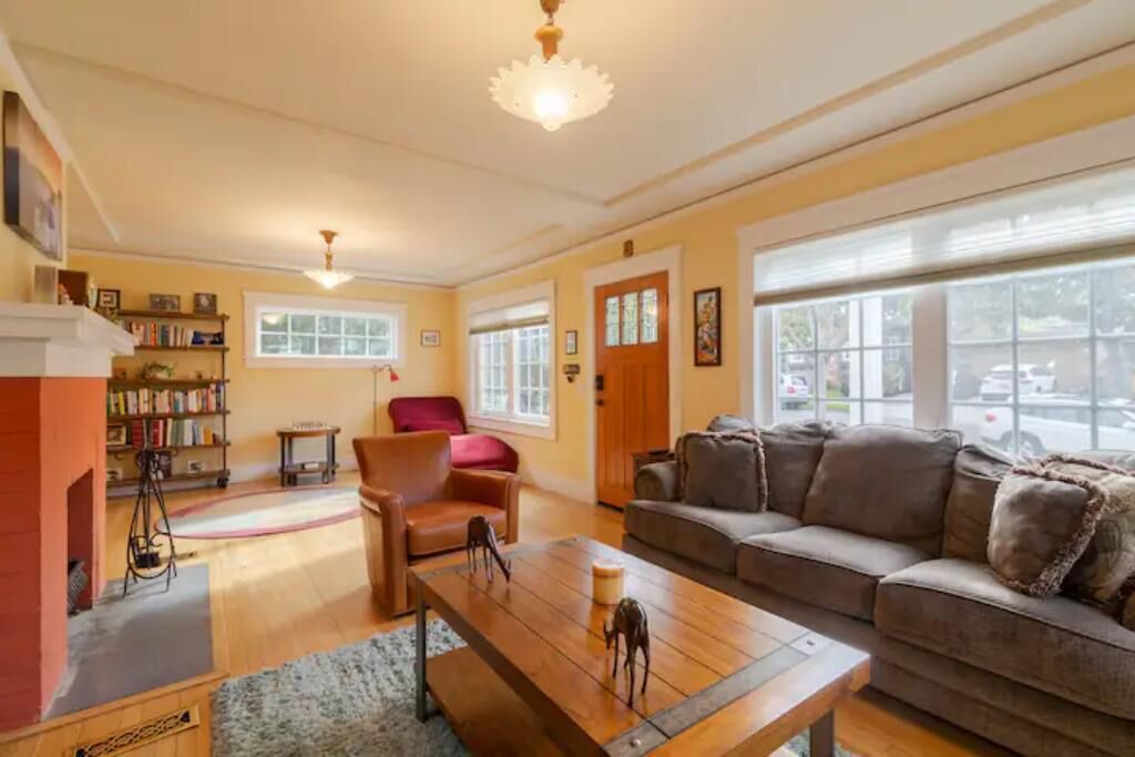 Photo of Livingroom in Burlingame