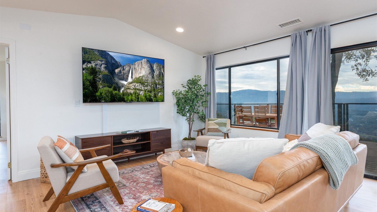 Photo of Livingroom in Oakhurst