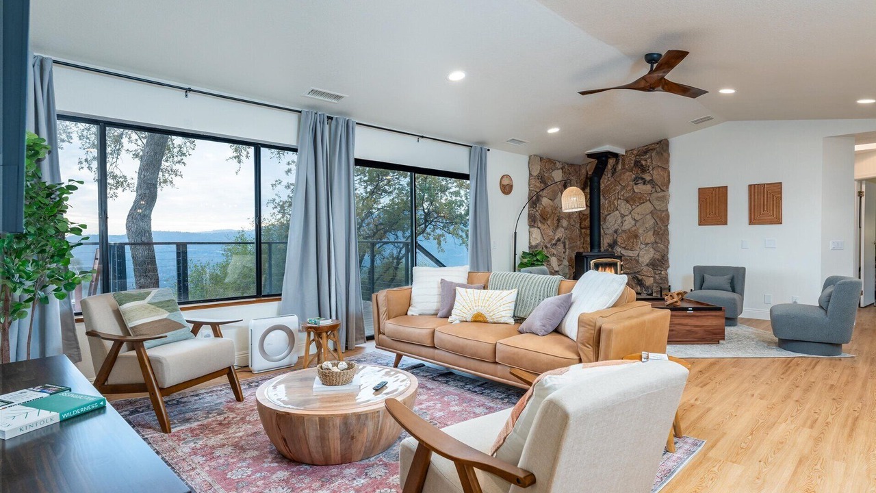 Photo of Livingroom in Oakhurst