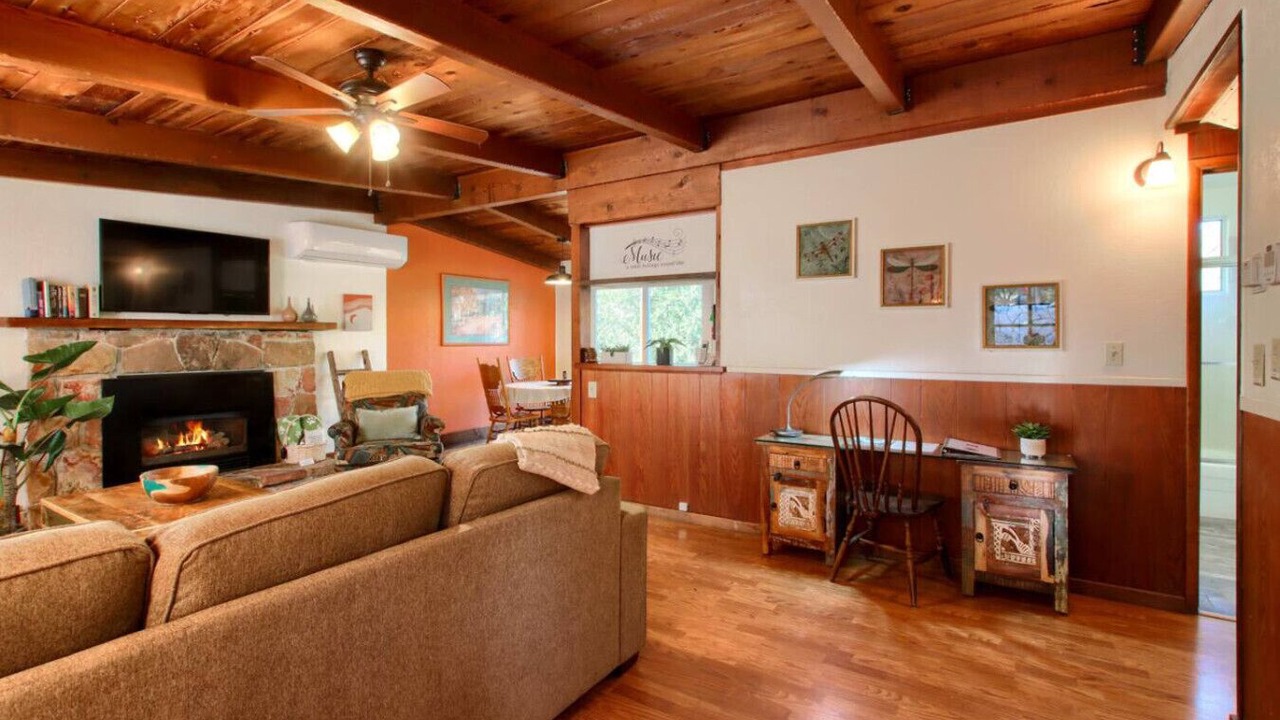 Photo of Livingroom in Oakhurst
