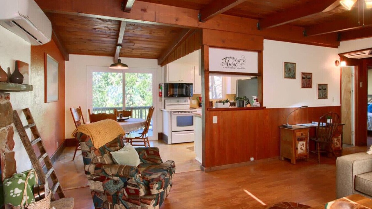 Photo of Livingroom in Oakhurst