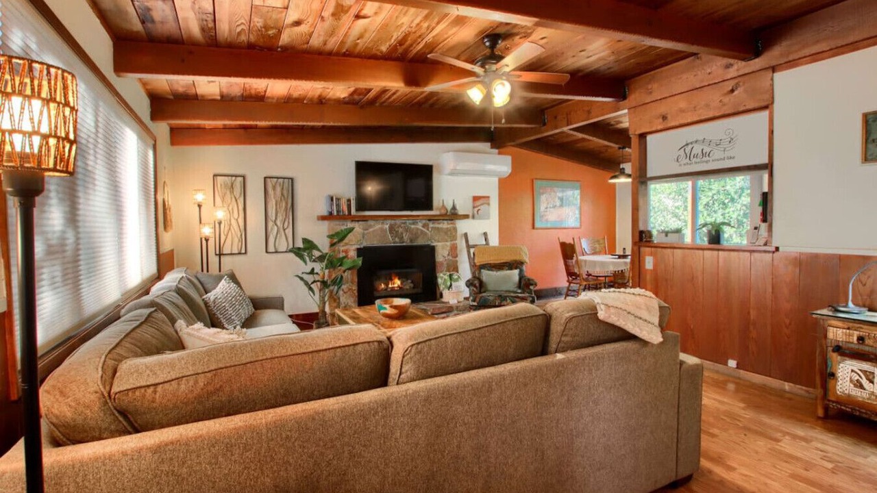 Photo of Livingroom in Oakhurst