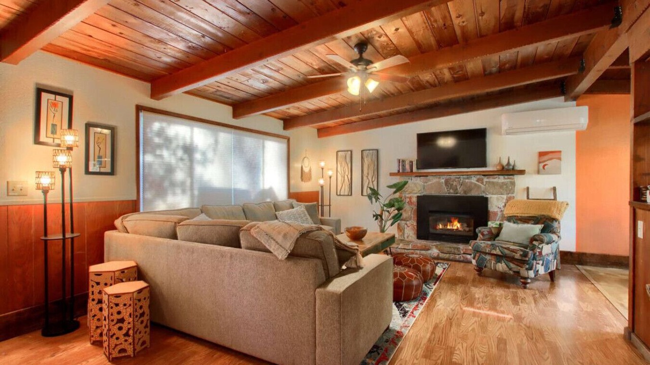 Photo of Livingroom in Oakhurst
