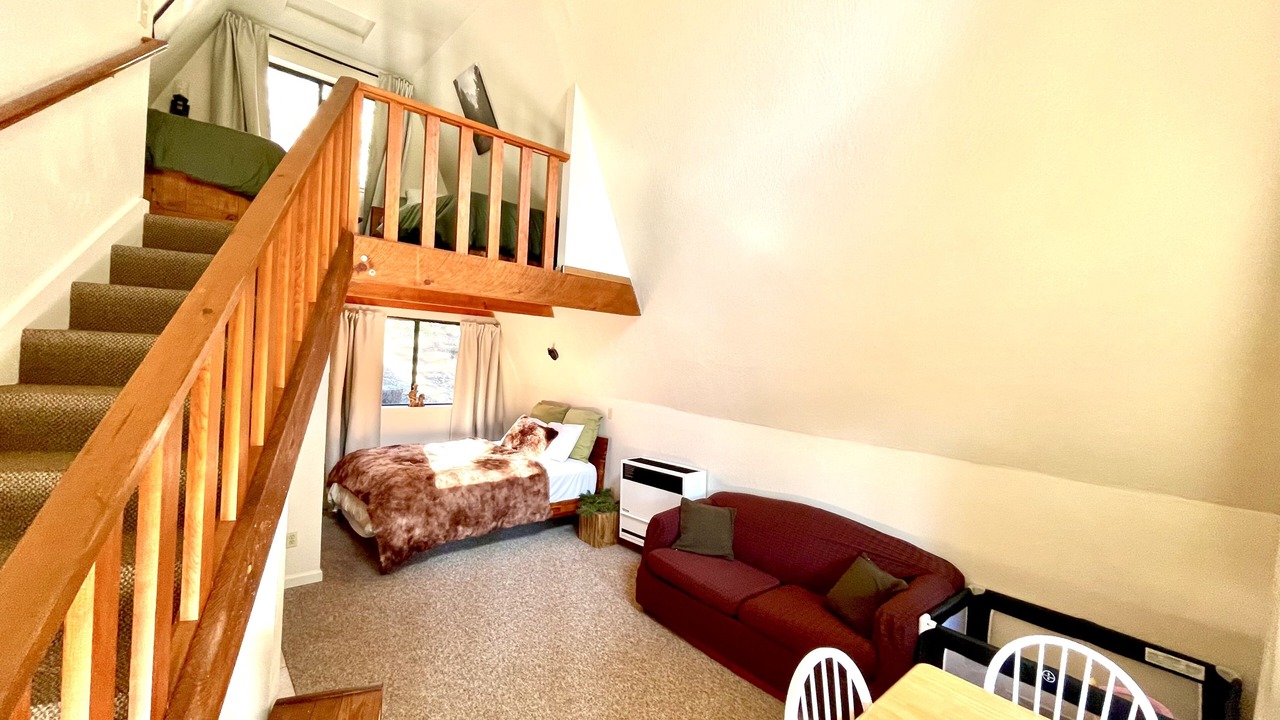 Photo of Livingroom in Echo Lake