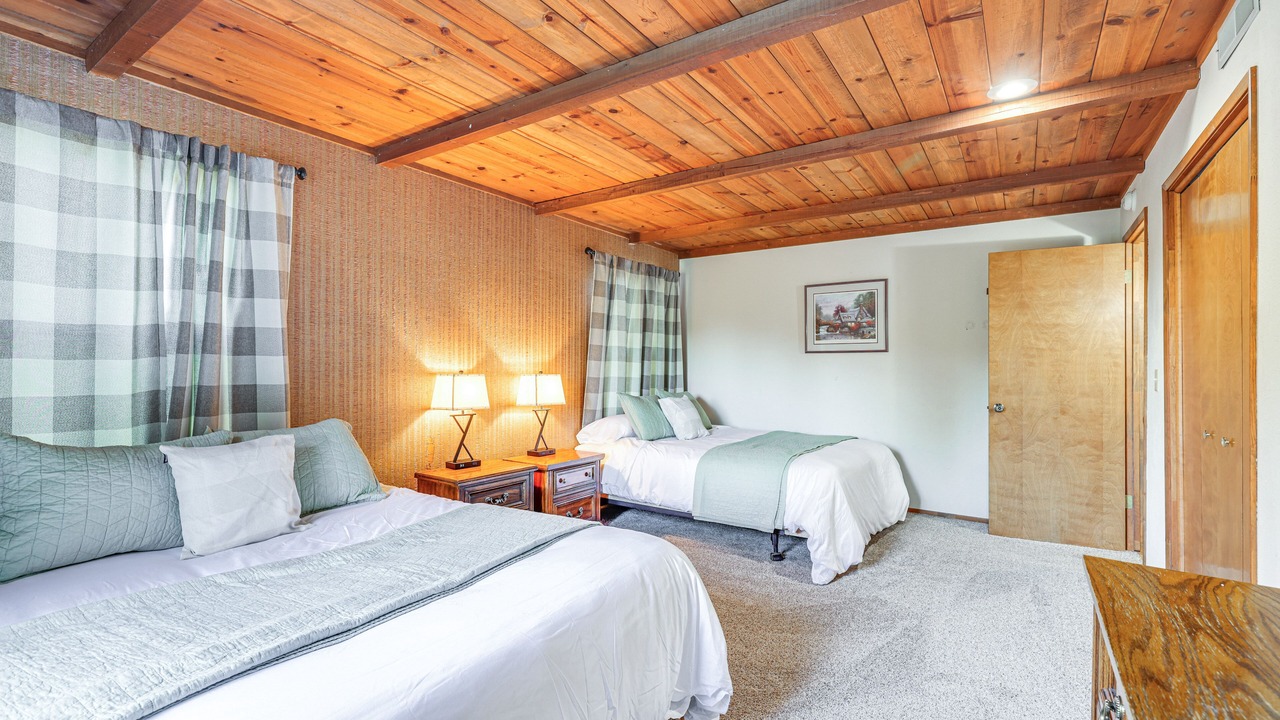 Photo of Bedroom in Groveland