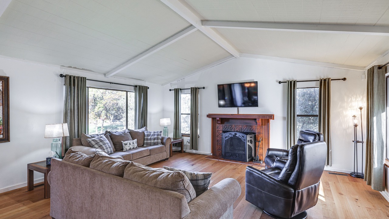 Photo of Livingroom in Groveland