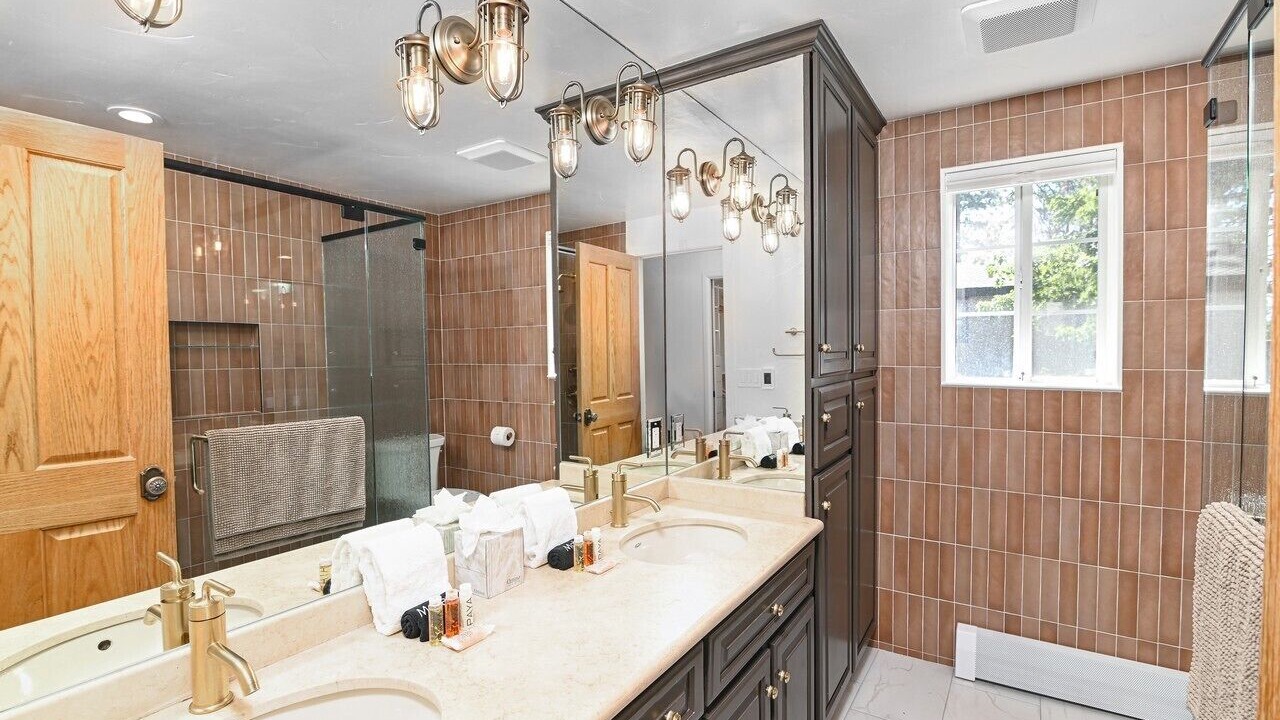 Photo of Bathroom in Skyland