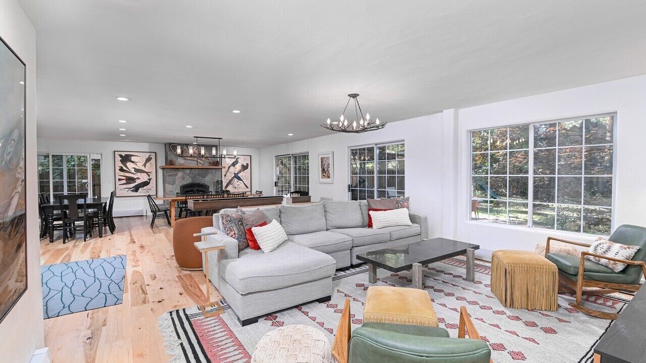 Photo of Livingroom in Skyland