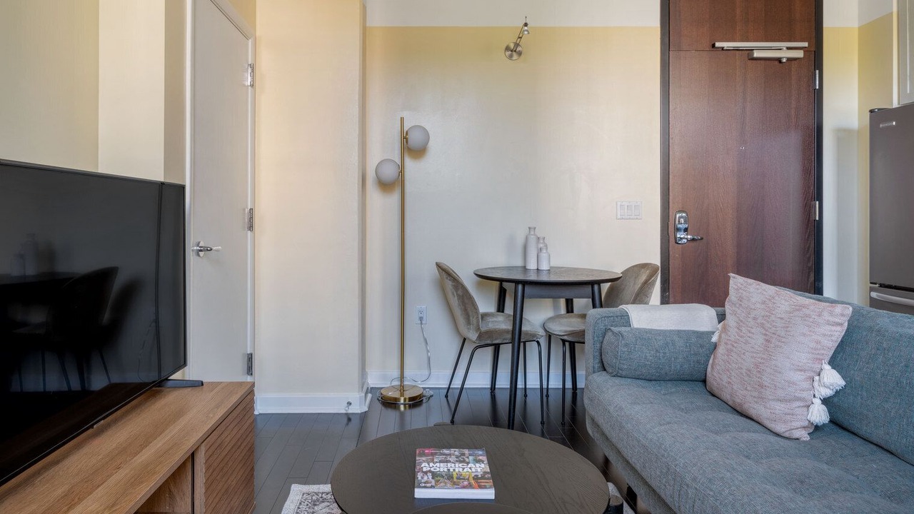 Photo of Livingroom in Presidio
