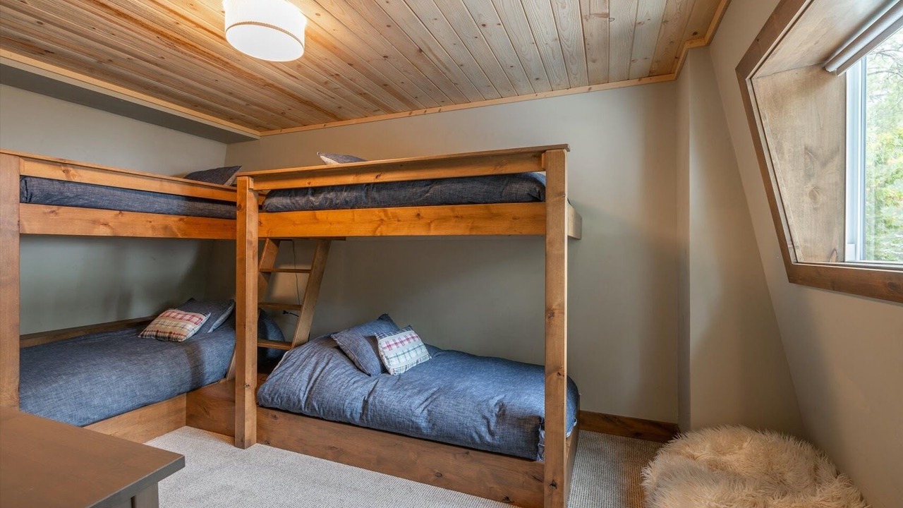 Photo of Bedroom in Lake Forest