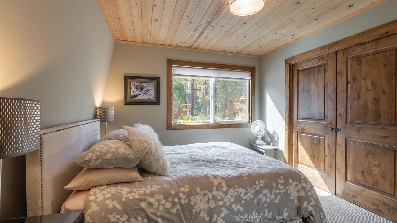 Photo of Bedroom in Lake Forest