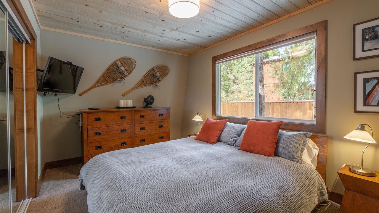 Photo of Bedroom in Lake Forest