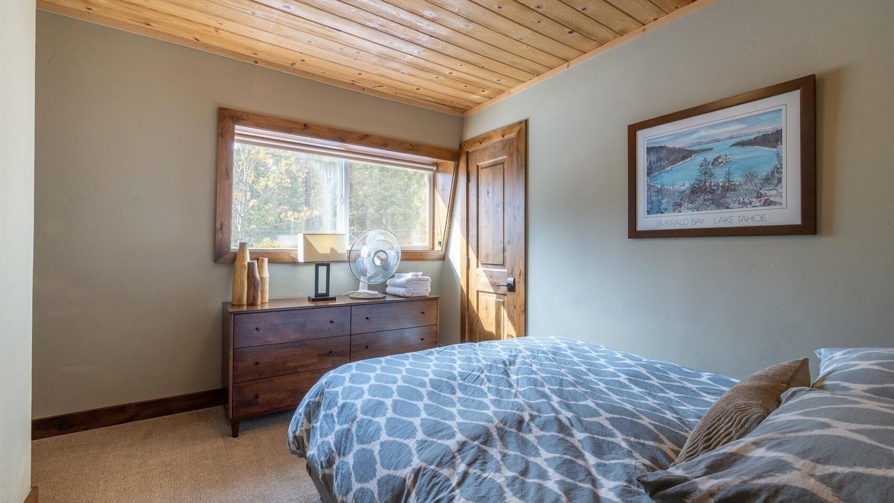 Photo of Bedroom in Lake Forest