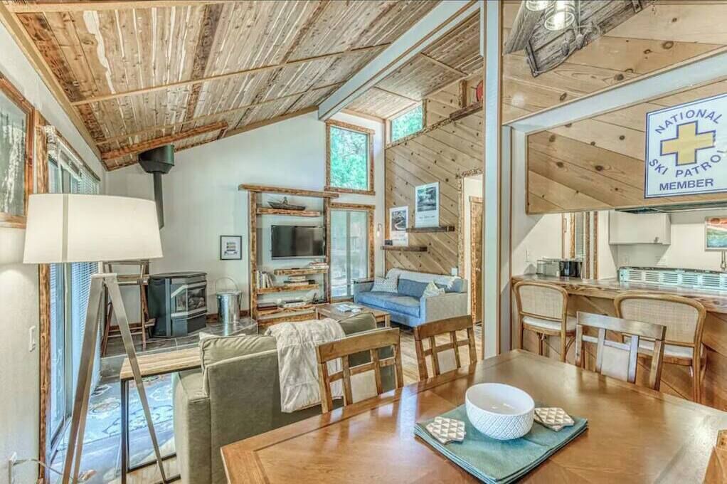 Photo of Livingroom in Shaver Lake