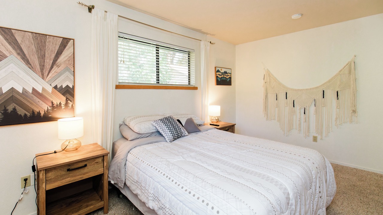 Photo of Bedroom in Groveland