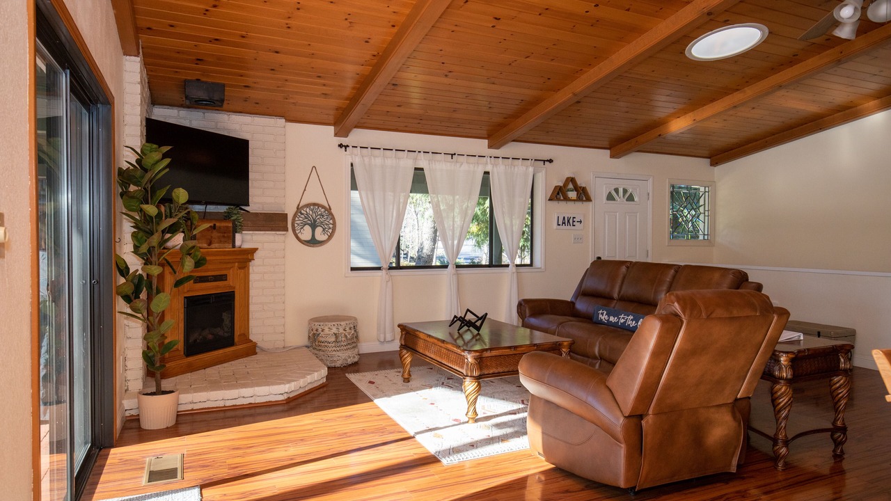 Photo of Livingroom in Groveland