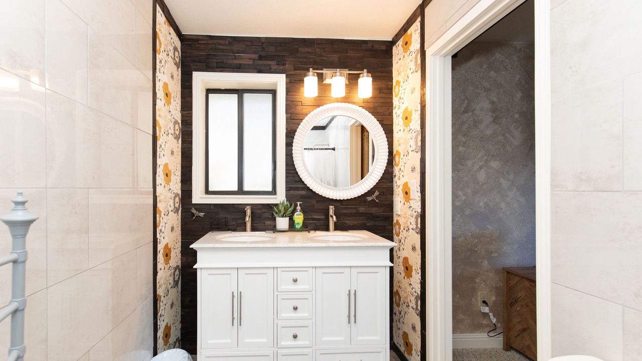 Photo of Bathroom in Groveland