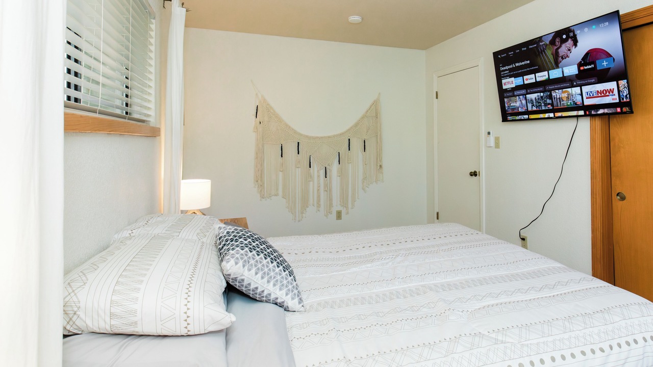 Photo of Bedroom in Groveland