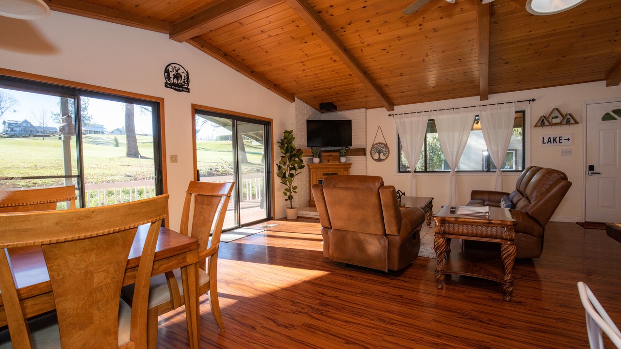 Photo of Livingroom in Groveland