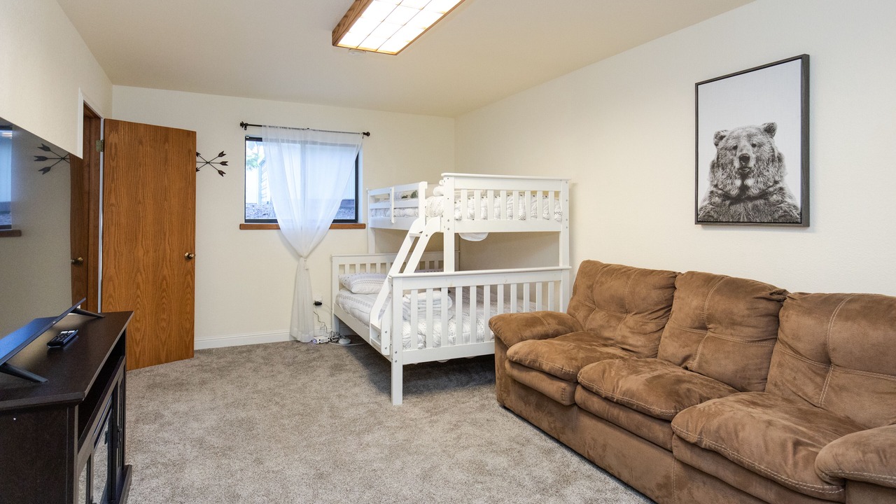 Photo of Bedroom in Groveland