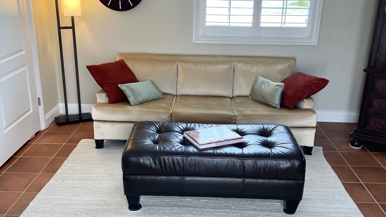 Photo of Livingroom in River Oaks