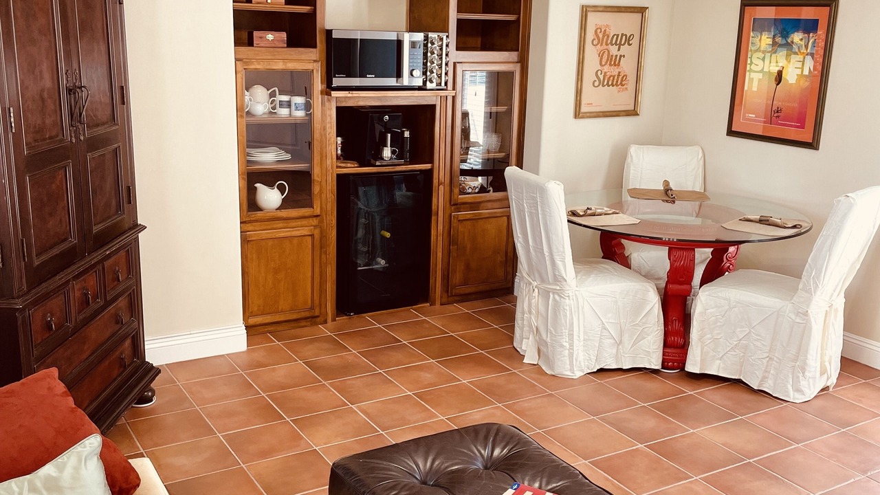 Photo of Livingroom in River Oaks