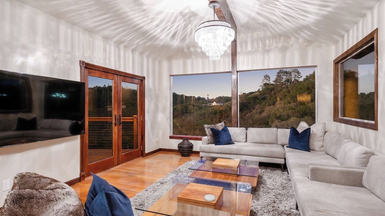 Photo of Livingroom in Larkfield-Wikiup