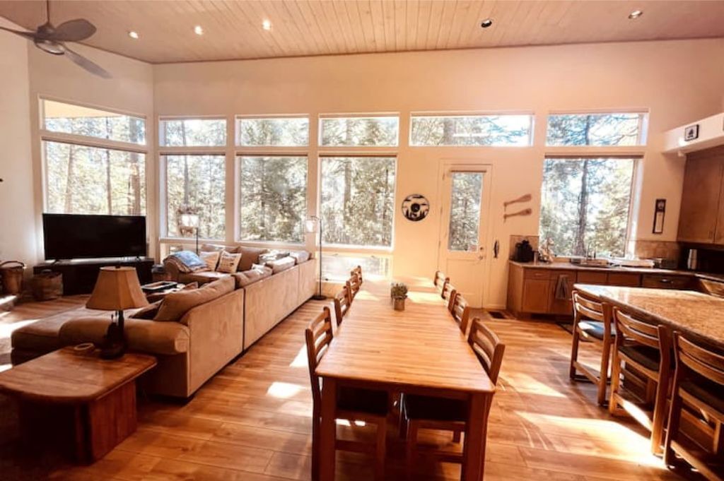 Photo of Livingroom in Shaver Lake