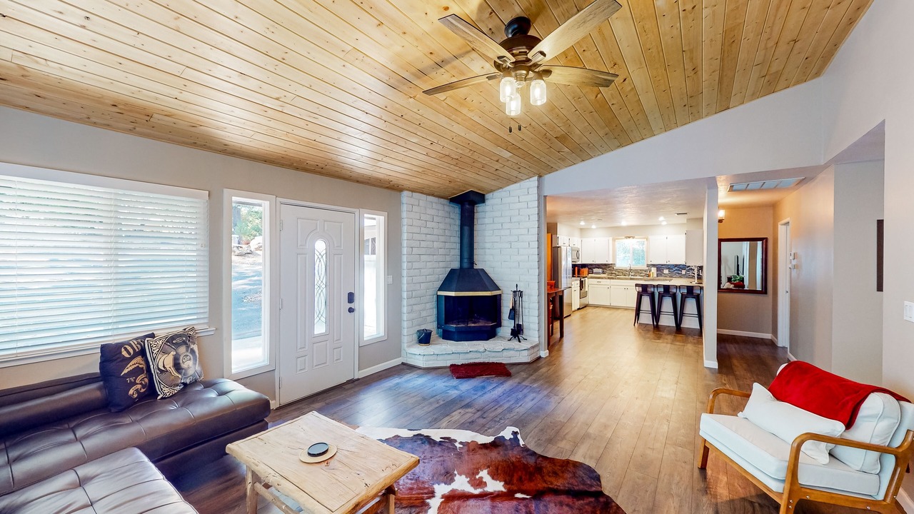 Photo of Livingroom in Groveland