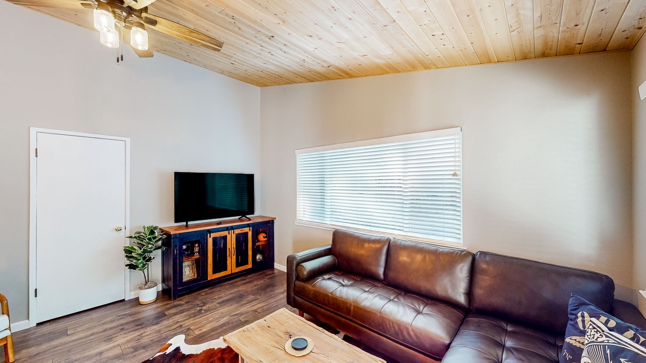 Photo of Livingroom in Groveland