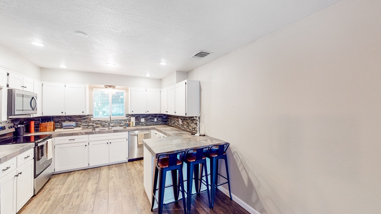 Photo of Kitchen in Groveland