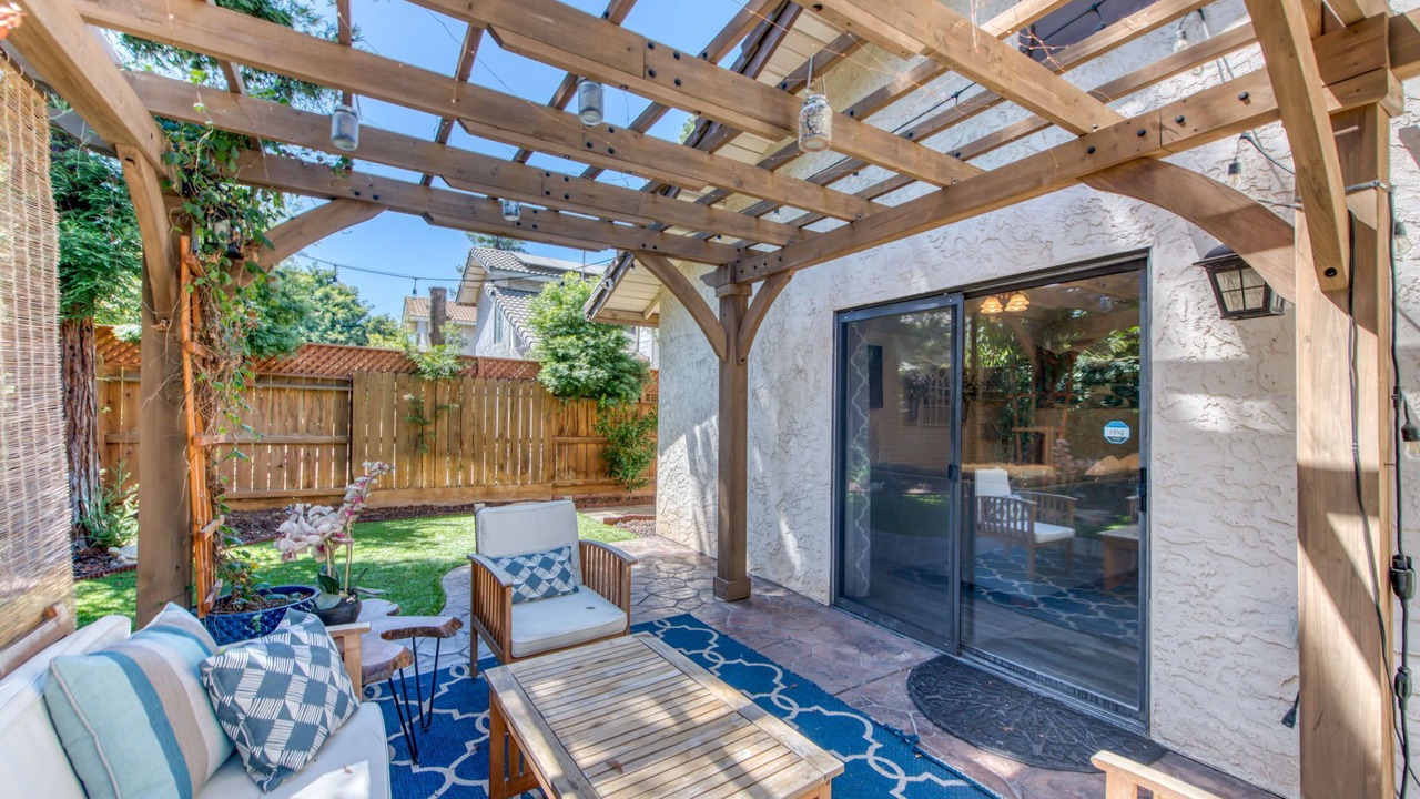 Photo of Patio Balcony in Raisin