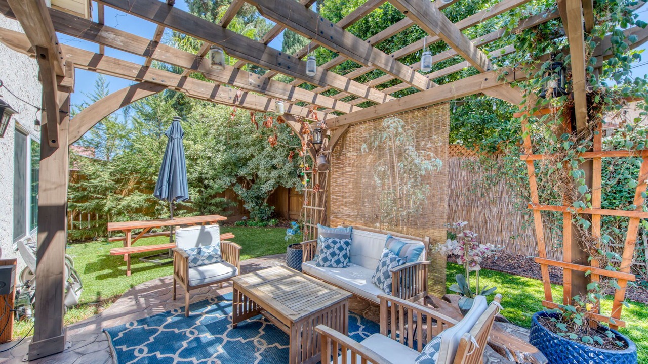 Photo of Patio Balcony in Raisin
