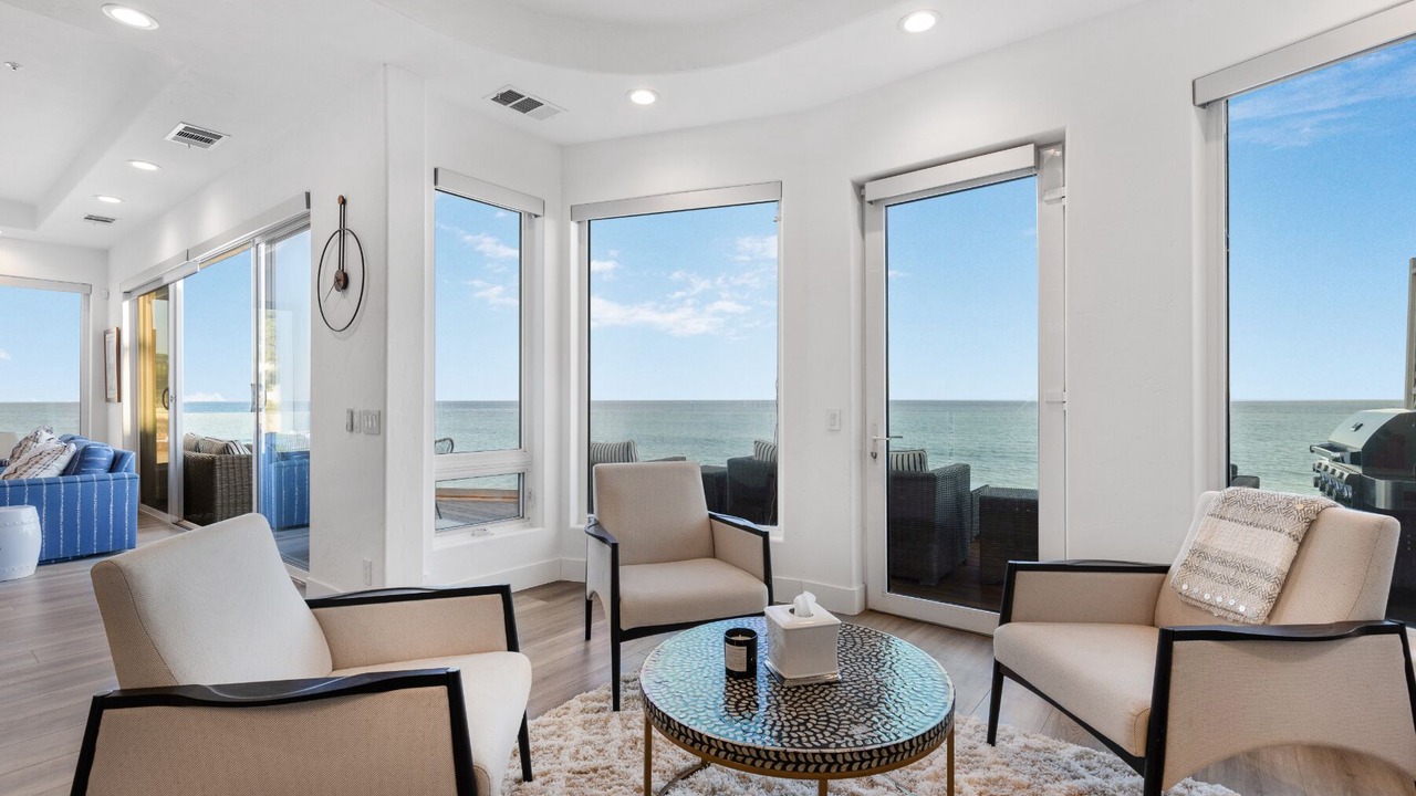 Photo of Livingroom in Central Malibu