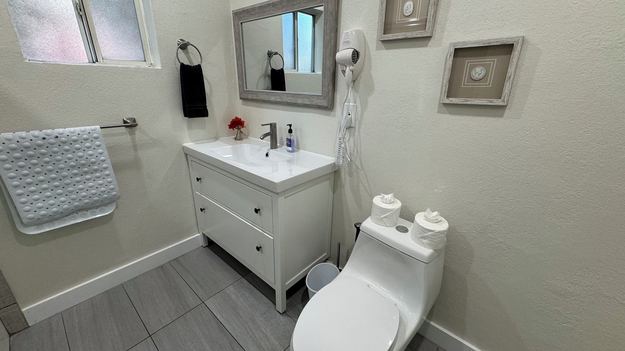 Photo of Bathroom in Raisin