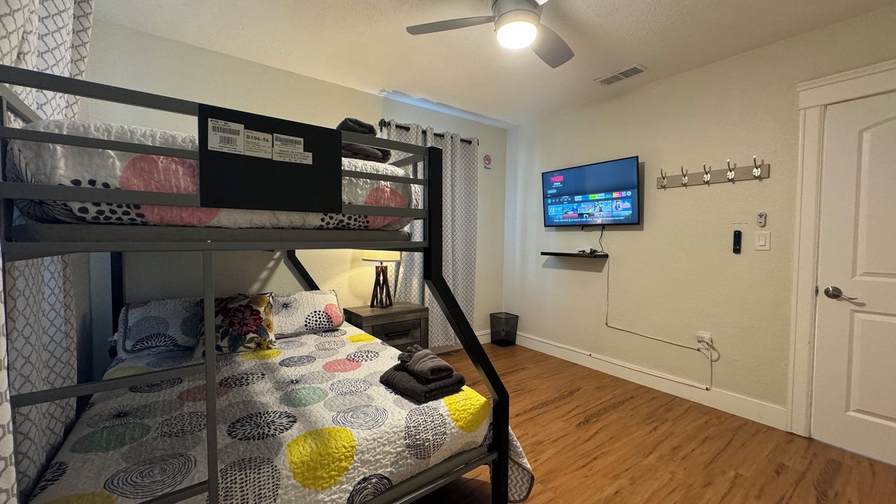 Photo of Bedroom in Raisin