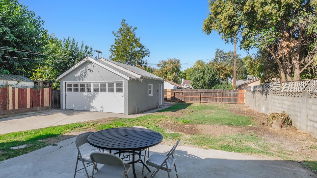 Photo of Outdoor in Raisin