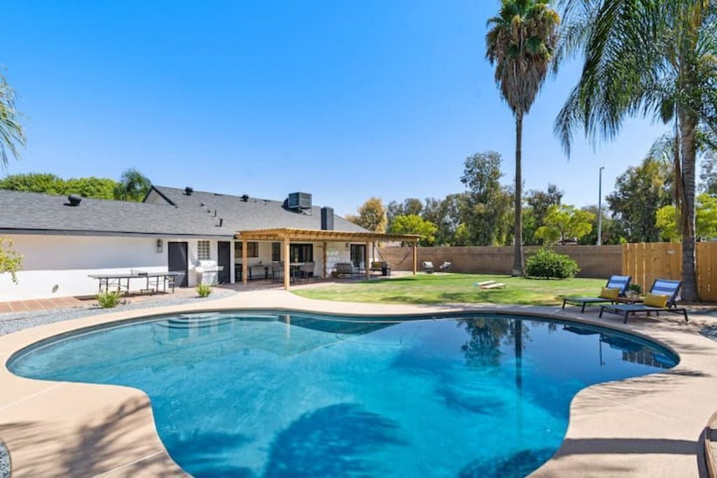 Photo of Outdoor in Raisin