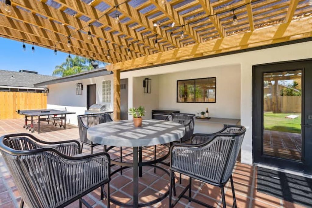Photo of Outdoor in Raisin
