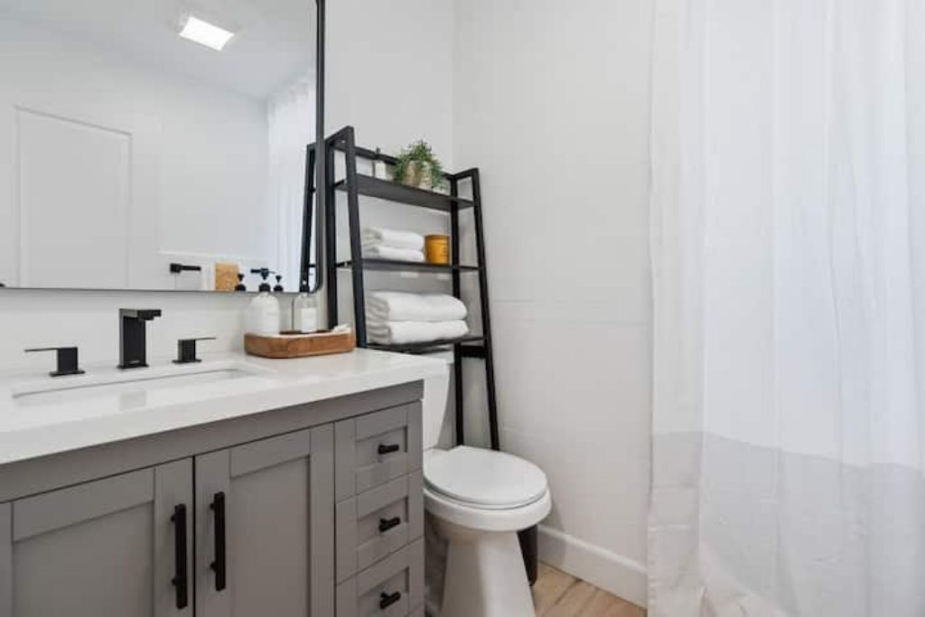 Photo of Bathroom in Raisin