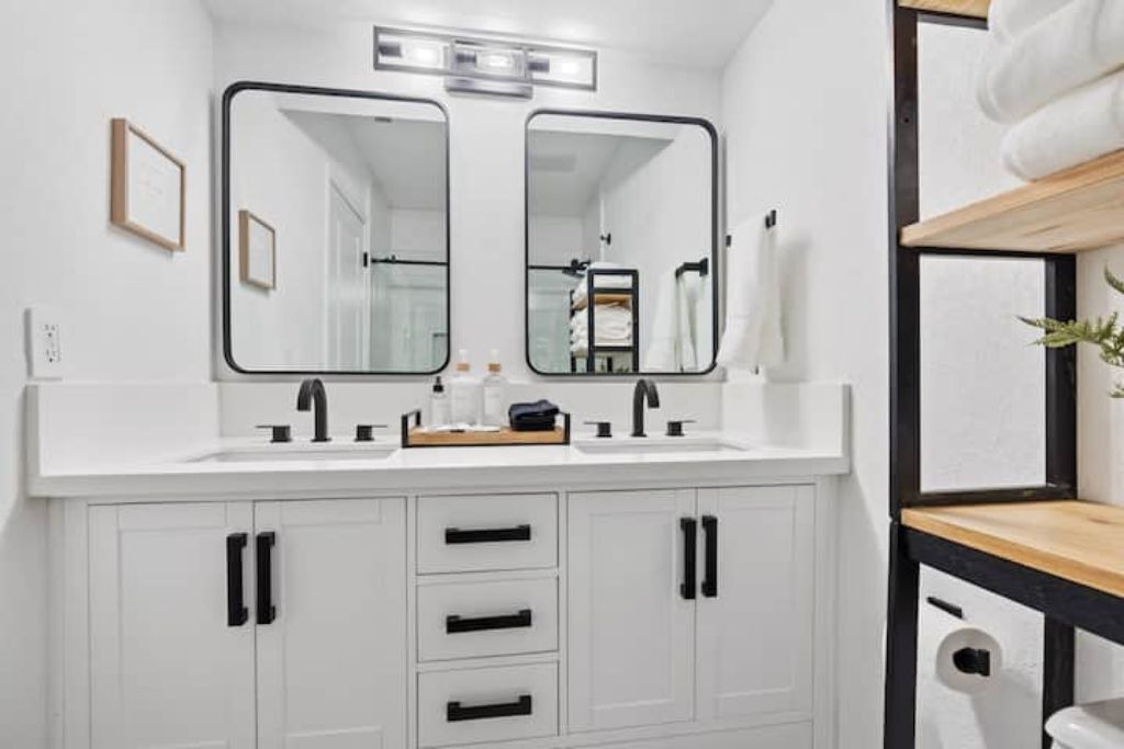 Photo of Bathroom in Raisin