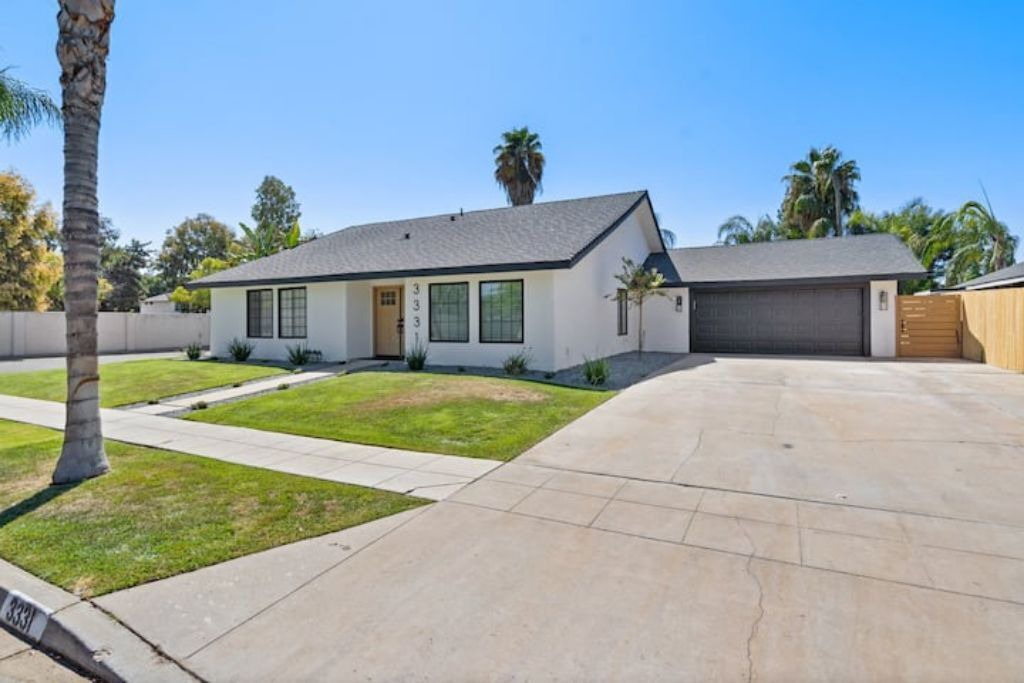Photo of Outdoor in Raisin
