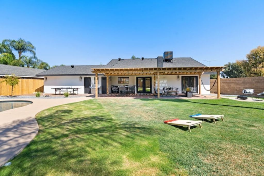 Photo of Outdoor in Raisin