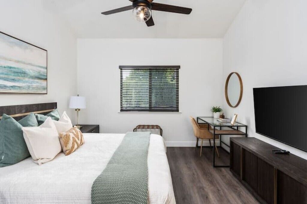 Photo of Bedroom in Raisin
