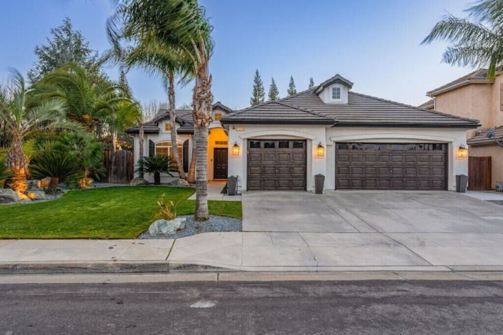 Photo of Outdoor in Raisin