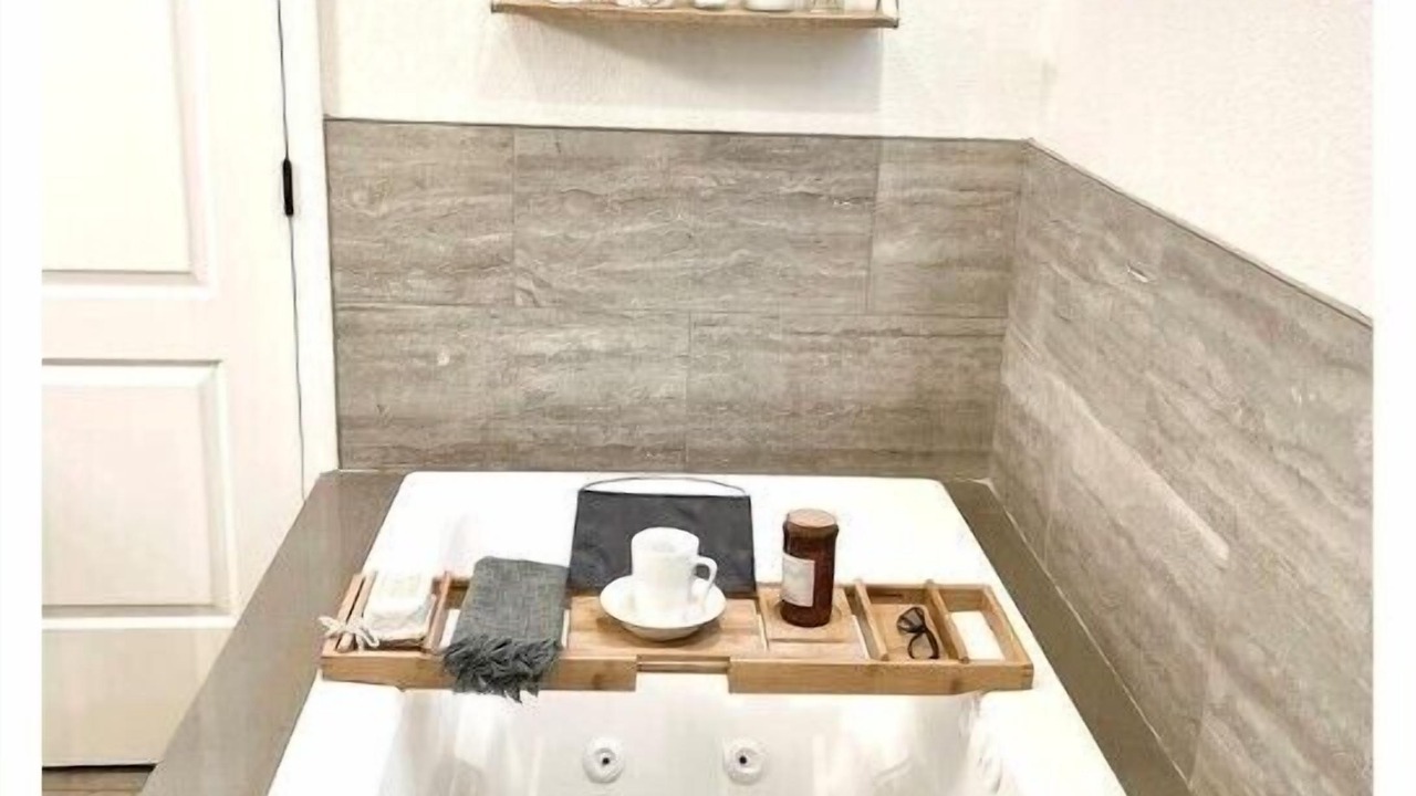 Photo of Bathroom in Raisin