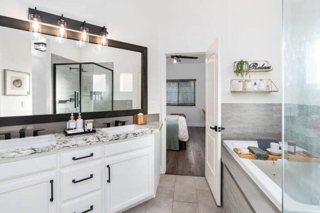 Photo of Bathroom in Raisin