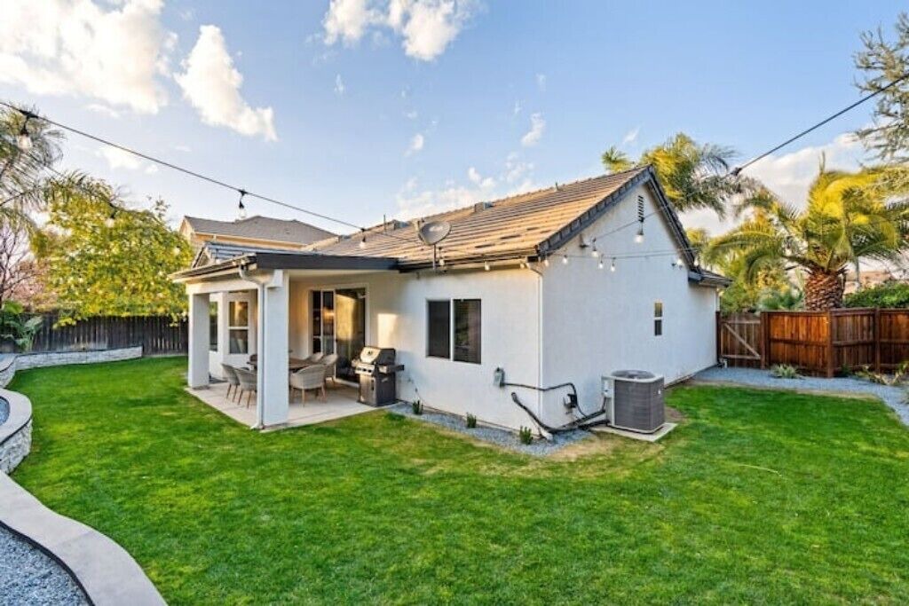 Photo of Outdoor in Raisin